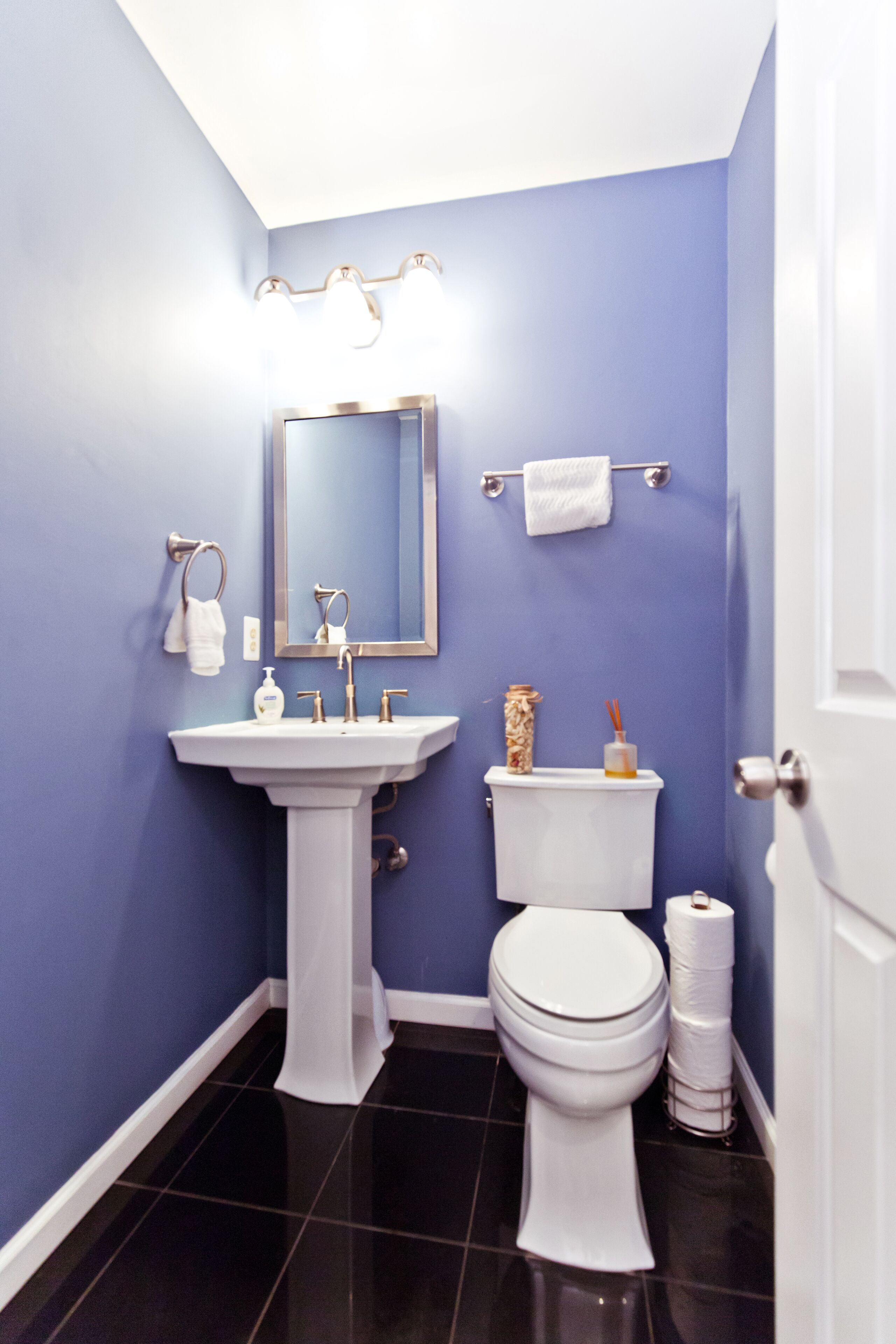 Charming Arlington Townhouse (3 Bedroom/2.5 Bath) with attached Garage