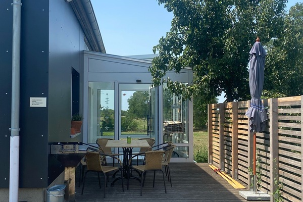 Terrasse und Eingang