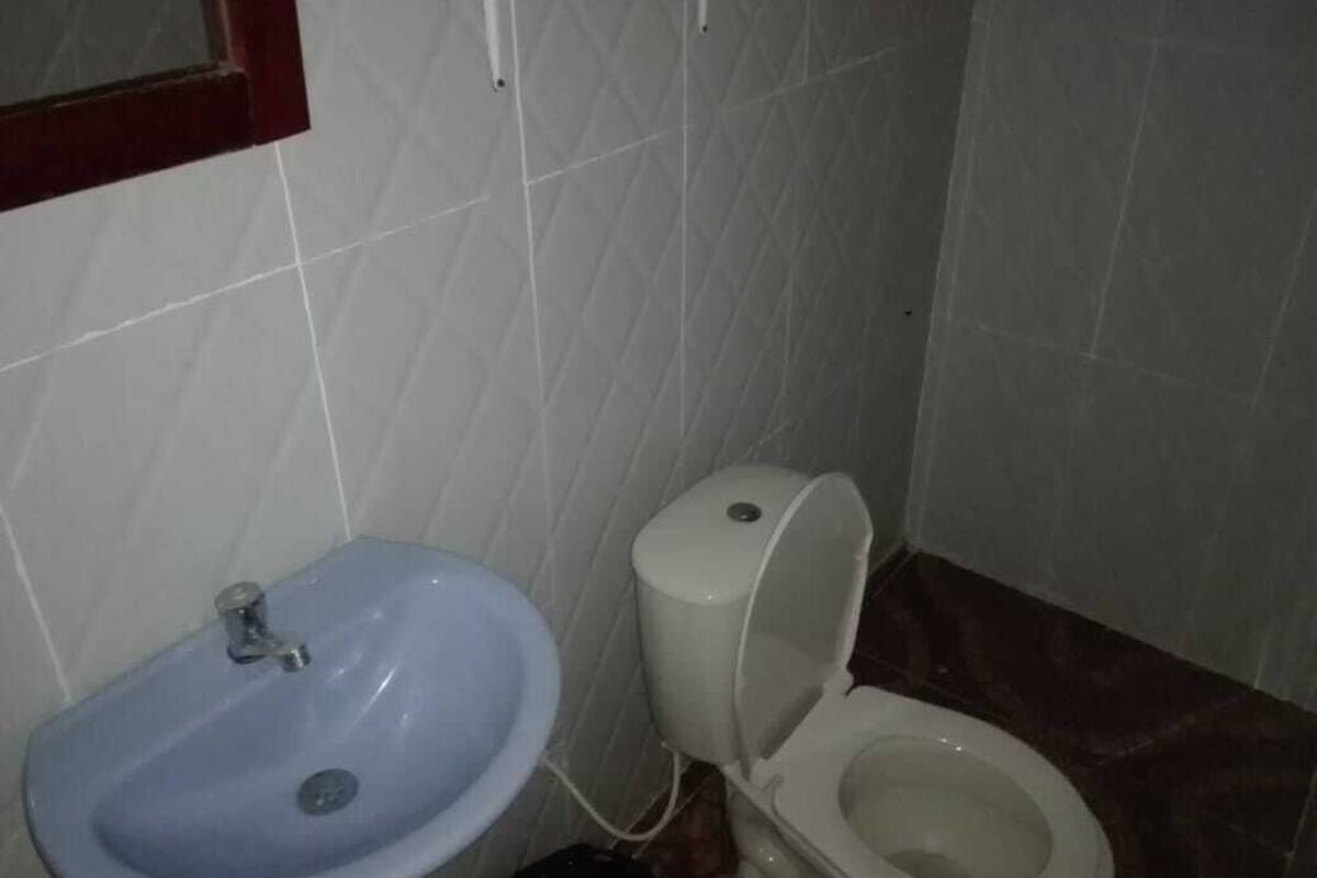 Shower, towels, soap, toilet paper