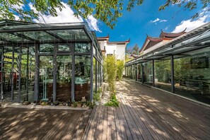 Garden - Leliving Butterfly Resort Lijiang (Lijiang)