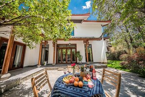 Luxury House | Terrace/patio