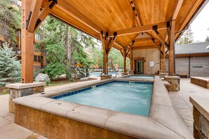 屋外プール、温水プール
