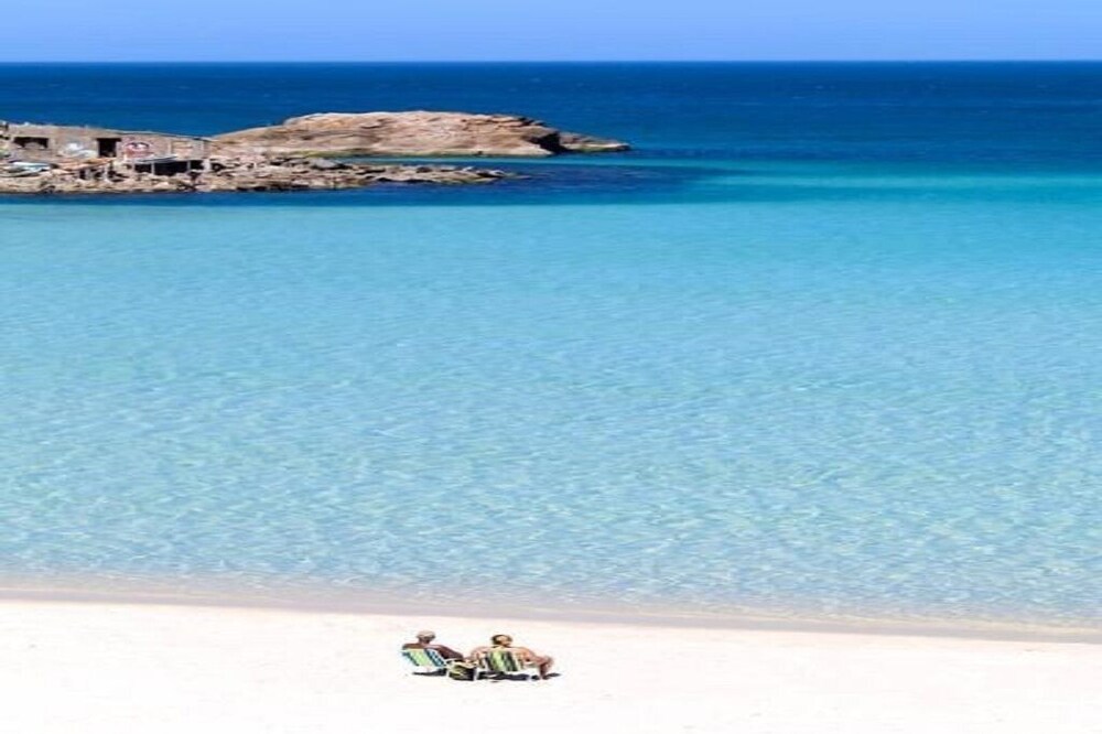DREAM BEACHES 4 ..