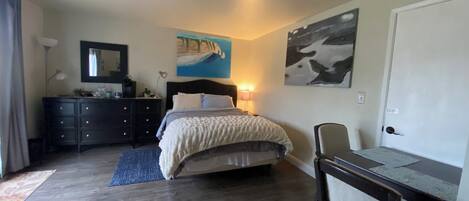 1 quarto, escrivaninha, ferros/tábuas de passar roupa, Wi-Fi de cortesia