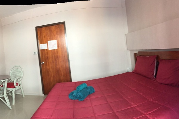 Desk, soundproofing, free WiFi, bed sheets