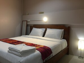 Standard Double Room | Desk, soundproofing, free WiFi, bed sheets - Smile Home Guesthouse (Rayong)