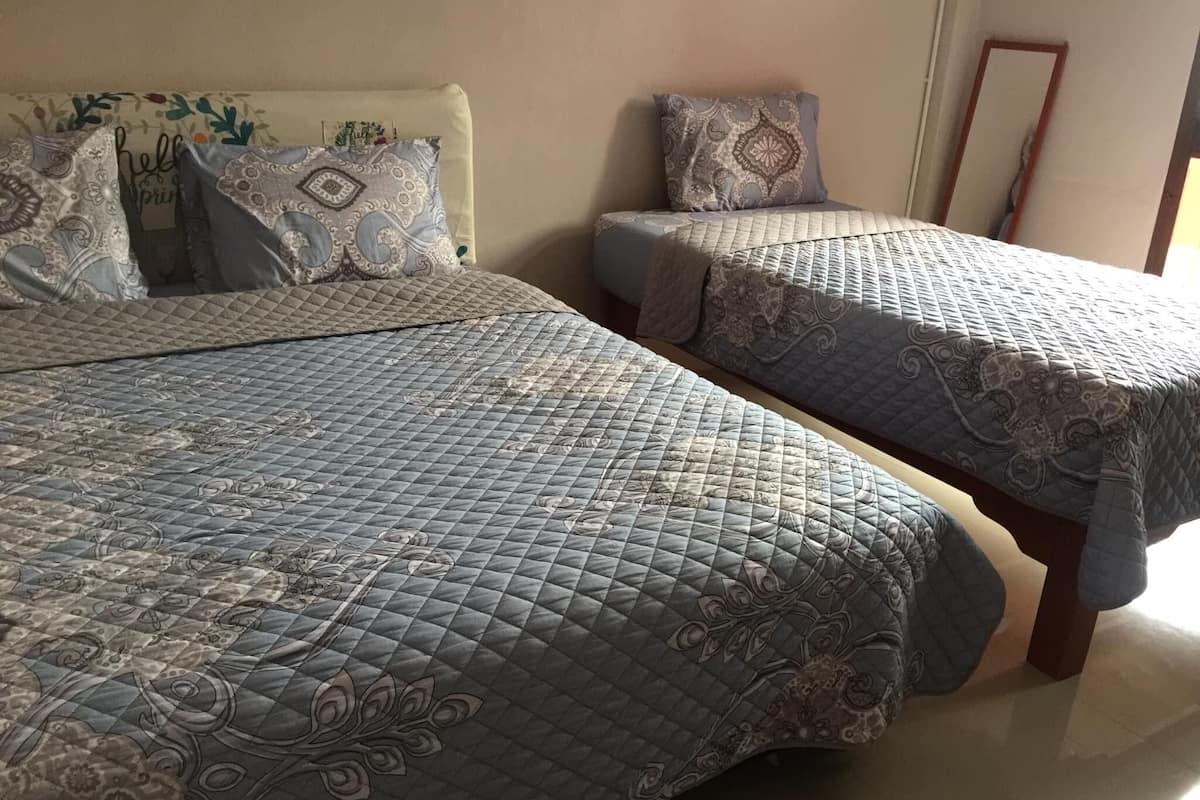Standard Triple Room | Desk, soundproofing, free WiFi, bed sheets