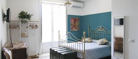 Familienzimmer, Stadtblick | Hochwertige Bettwaren, Daunenbettdecken, individuell dekoriert