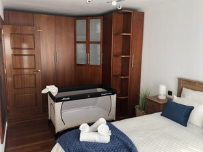 2 bedrooms, iron/ironing board, free WiFi, bed sheets