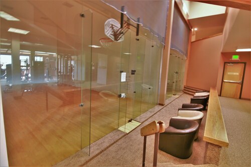 Condo w/ clubhouse hot tub/gym; on Free Shuttle Route to Winter Park Ski Resort