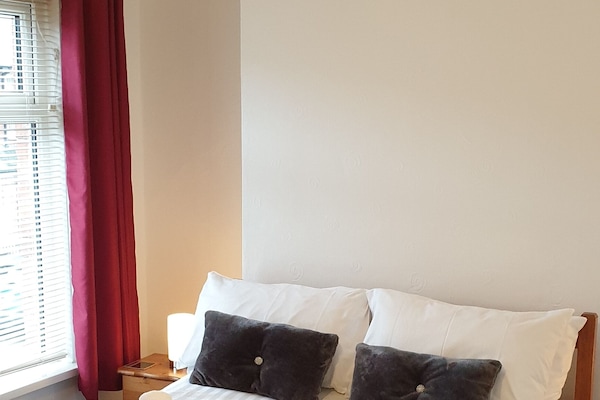 first floor front double bedroom