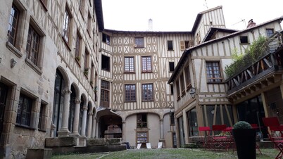 Idílica casa de piedra de 2 dormitorios en la aldea de Lemosín a 5 minutos de Chateauponsac