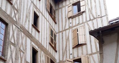 Maison en pierre idyllique de 2 chambres dans le hameau du Limousin Ă 5 minutes de Chateauponsac