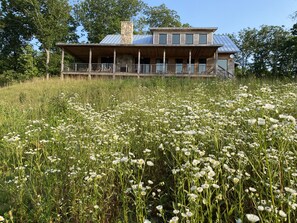 Exterior - Family friendly modern cabin with extensive Mountain Views (Black Mountain)