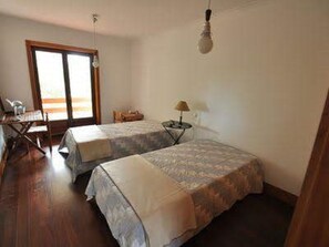 4 bedrooms, desk, iron/ironing board, travel cot