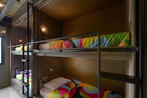 Laptop workspace, blackout drapes, iron/ironing board, free WiFi - The Social House - Coliving & Hostel (Jakarta)