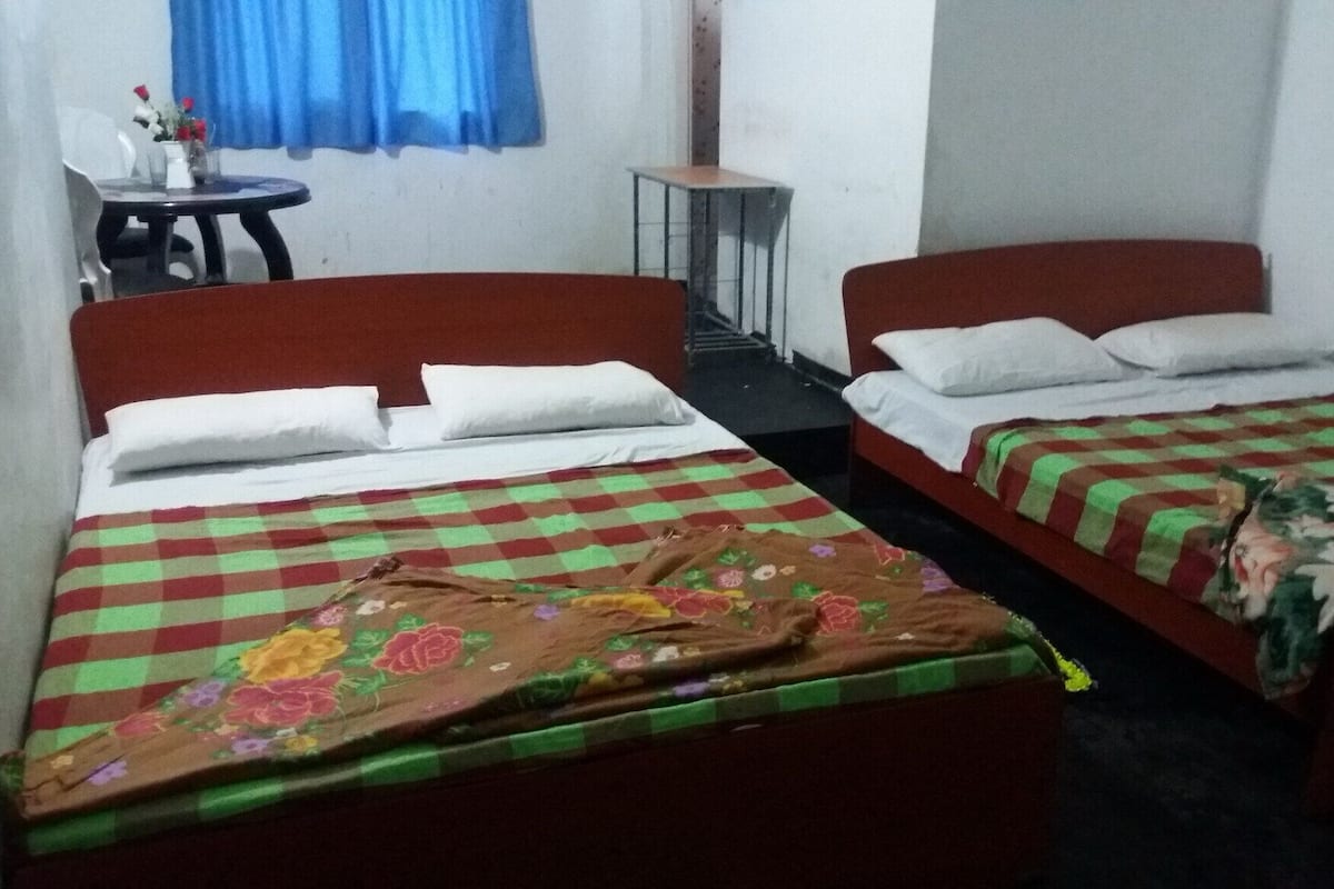 Habitación básica con 1 cama matrimonial o 2 individuales