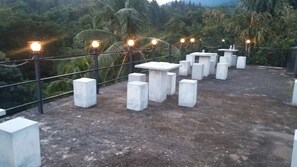 Outdoor dining - Water View (Imbulpe)