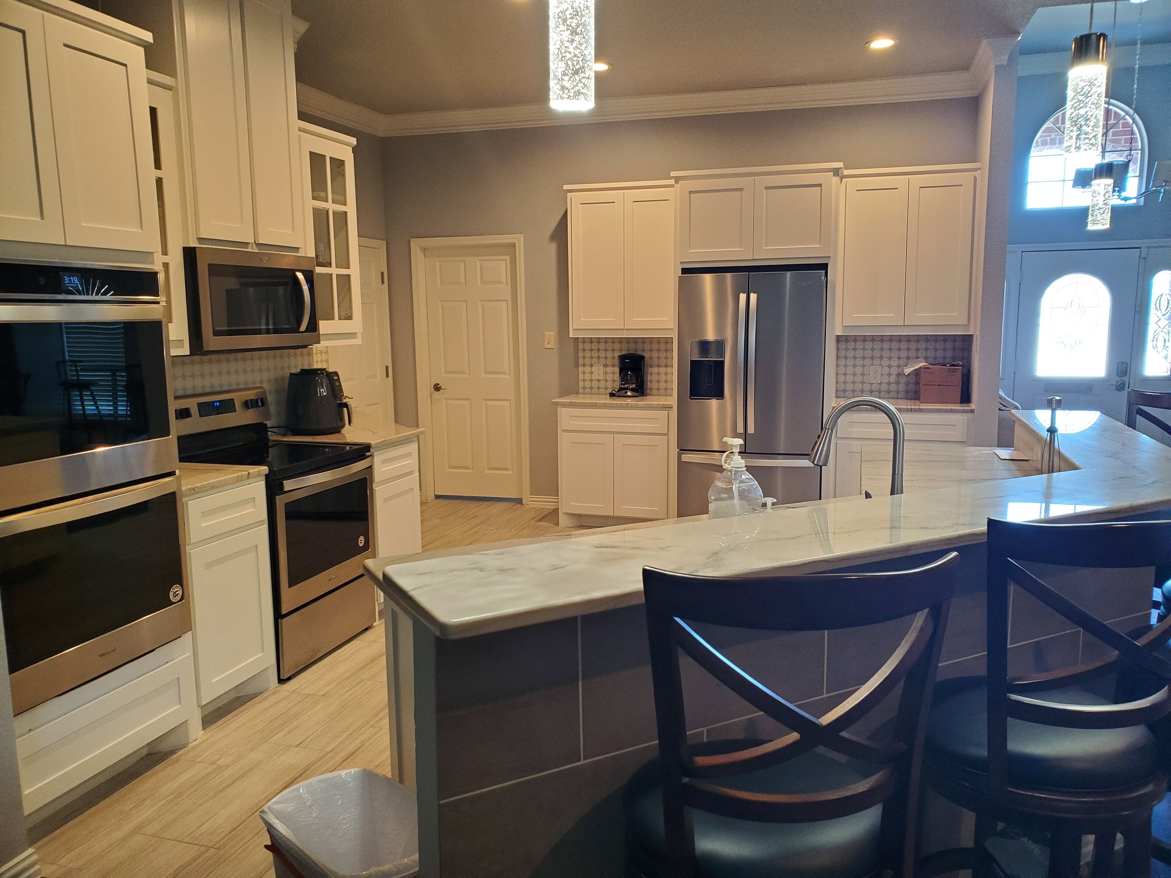 Modern Home in Excellent Location!!