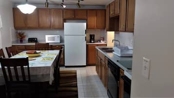 Free daily self-serve breakfast
