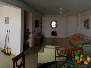 TV - Departamento en piso 11 con terraza (Esmeralda)