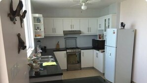 Microwave, cookware/dishes/utensils - Departamento en piso 11 con terraza (Esmeralda)