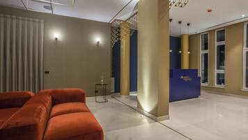 Coin salon dans le hall