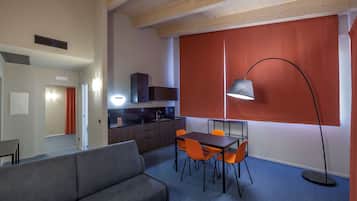 Biancheria da letto di alta qualità, copriletto in piuma, minibar