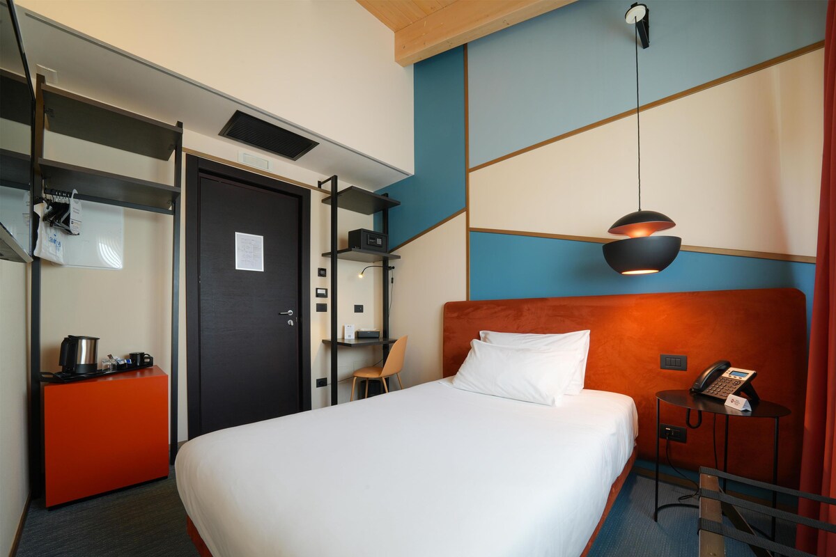 Ropa de cama de alta calidad, cubrecamas y minibar 
