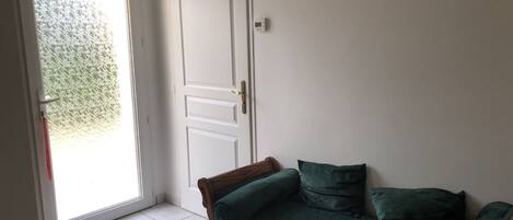 Televisión y chimenea