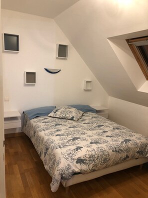 4 slaapkamers, een strijkplank/strijkijzer, wifi, beddengoed