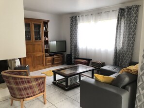 Télévision, cheminée