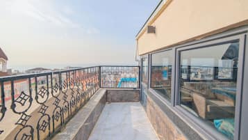 Exclusive Triple Room | Premium bedding, in-room safe, individually decorated, desk