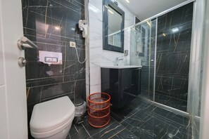 Premium bedding, in-room safe, individually decorated, desk - Grand Kavi Hotel (Istanbul)