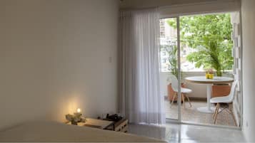 City Apartment, 2 Bedrooms, Balcony, City View (402) | Pillowtop beds, laptop workspace, free WiFi, bed sheets