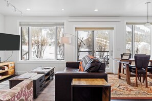 スマートテレビ、暖炉