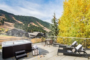 Outdoor spa tub - Outpost: King Ridge 4 - AC & Hot Tub! (Jackson)
