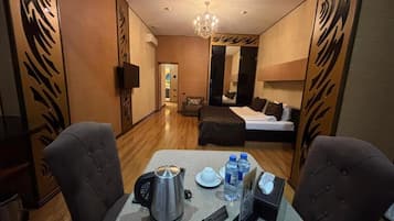 Comfort Studio Suite | Premium bedding, down comforters, minibar, desk