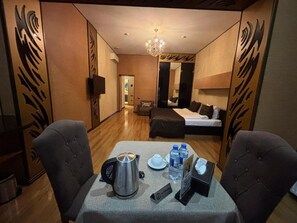 Literie de qualité supérieure, couette en duvet d'oie, minibar, bureau