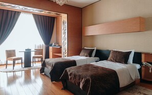 Premium bedding, down duvets, minibar, desk - Bayil Breeze Hotel (Baku)