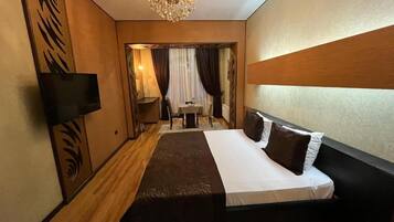 Suíte estúdio conforto | Roupas de cama premium, edredons de pluma, frigobar, escrivaninha