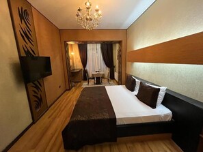 Studiosuite – comfort | Sengetøy av topp kvalitet, dundyner, minibar og skrivebord