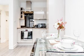 Dining - Flat 5 · Stunning 2-Bed Notting Hill Portobello Apartment (London)