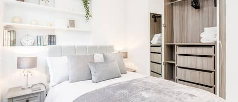 2 dormitorios, tabla de planchar con plancha, cuna de viaje y wifi