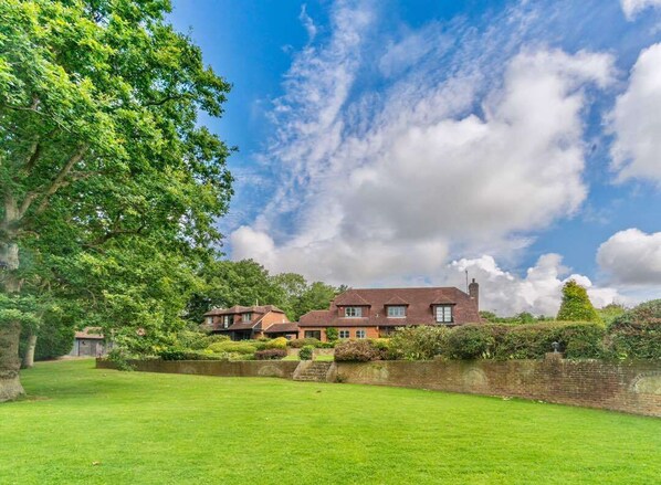 المنشأة من الخارج