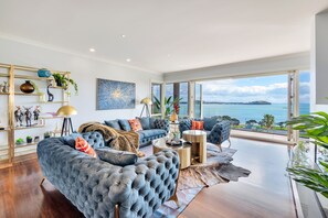 Villa, 4 habitaciones | Área de sala de estar | Smart TV, Netflix y servicios de streaming 