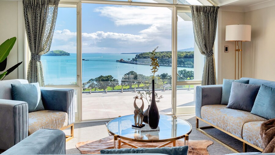 Magnificent Harbour View Villa in Orakei