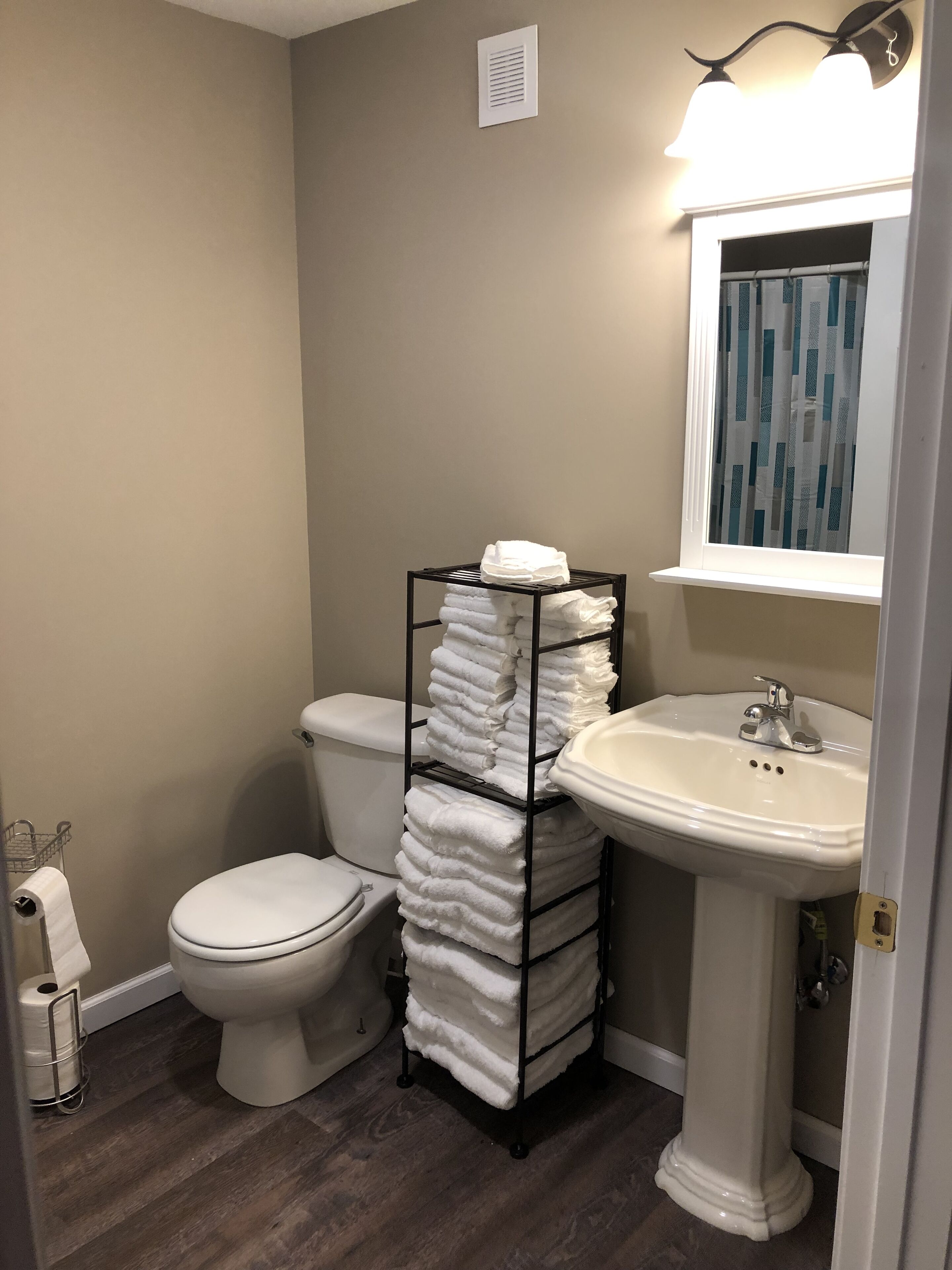 Sunset View Cabin - Lake Norfork with large lakefront deck and yard