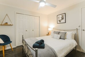 3 chambres, fer et planche à repasser, accès Internet, draps fournis
