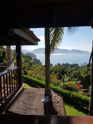 Property grounds - House sea view, 3 bedrooms, 3 bathrooms, swimming pool, barbecue kiosk. (Ubatuba)